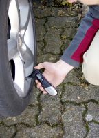 Auto-Notfall-Werkzeug und Digital-Pneudruck-Messger�t